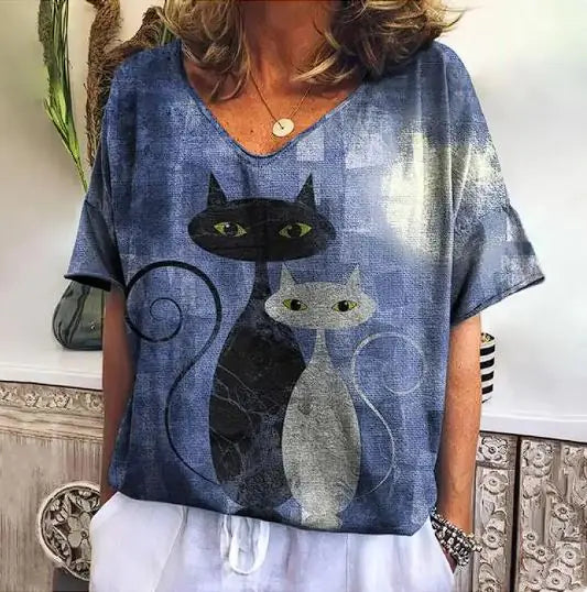 T-Shirt with Kitten Graphic