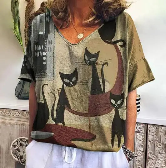 T-Shirt with Kitten Graphic