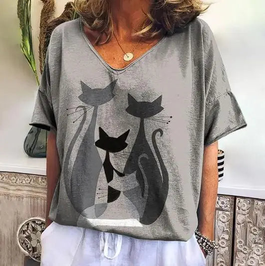 T-Shirt with Kitten Graphic