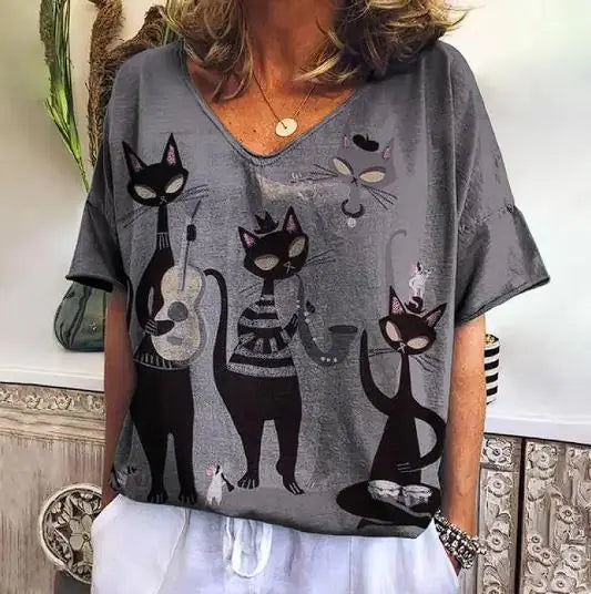 T-Shirt with Kitten Graphic