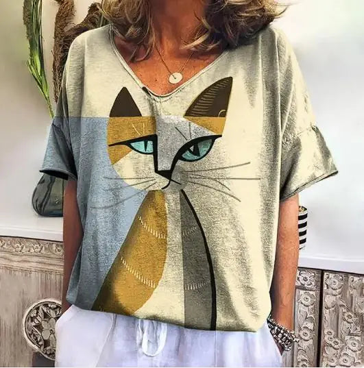 T-Shirt with Kitten Graphic